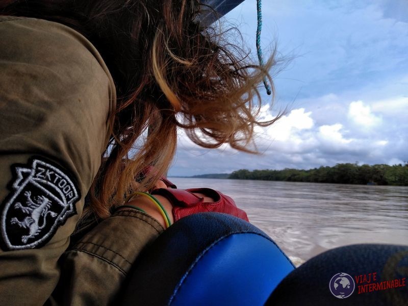 Admirando el Napo en lancha de coca a rocafuerte Ecuador