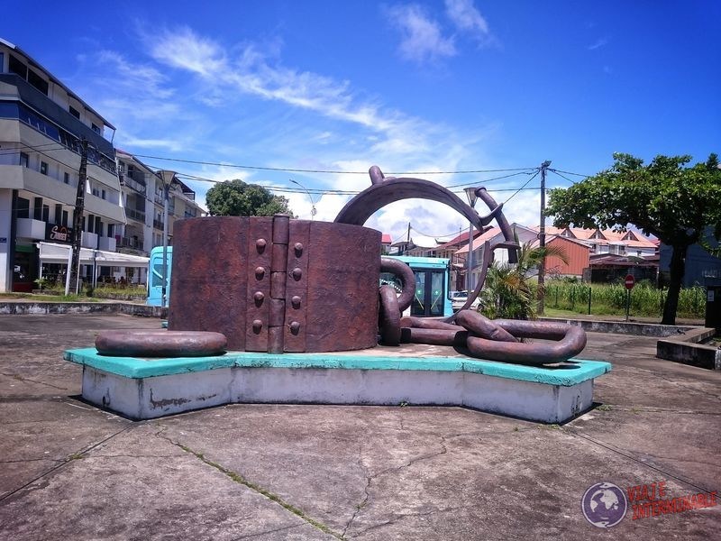 Monumento Grilletes de Cayenne Guayana Francesa