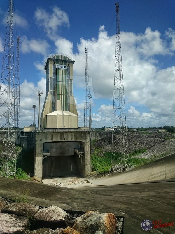 Torre con bajada centro espacial kourou Guayana Francesa