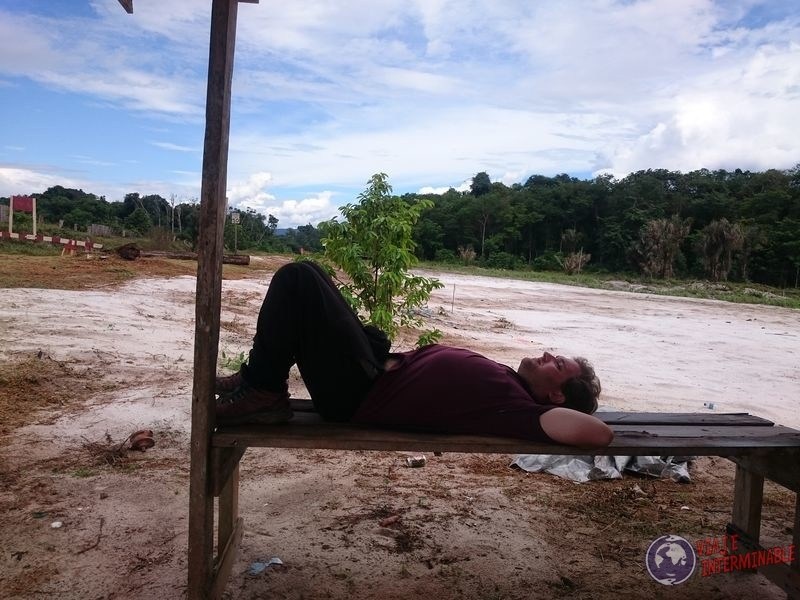 Descansando haciendo dedo en Mabura guyana