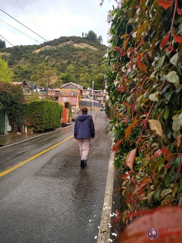 Caminando por Cota Colombia