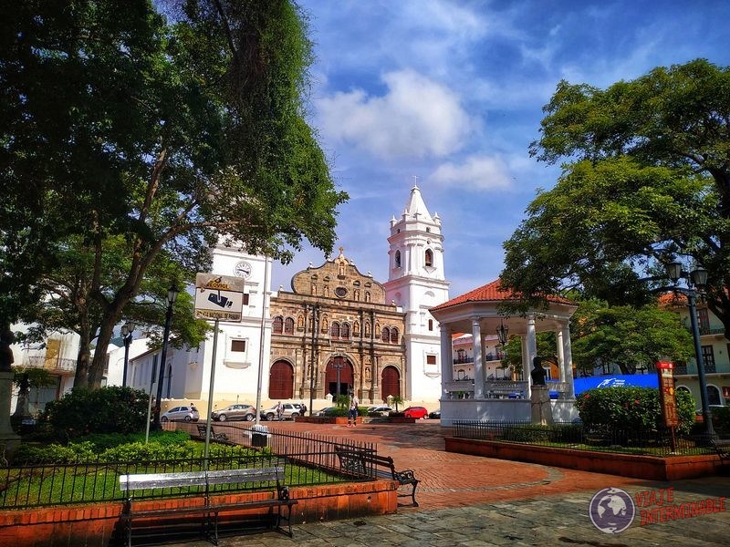 Plaza en casco viejo ciudad de panama