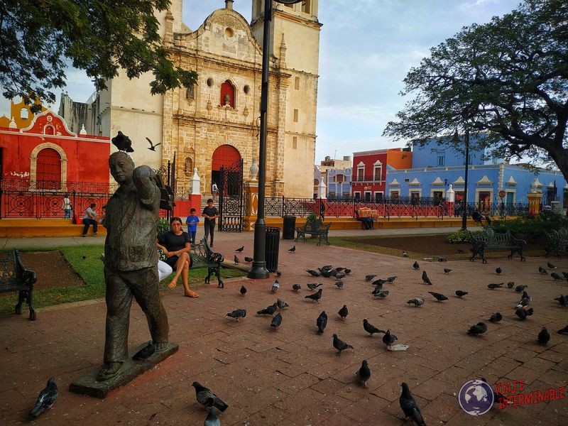 Estatua vendedor de caramelos Campeche Mexico
