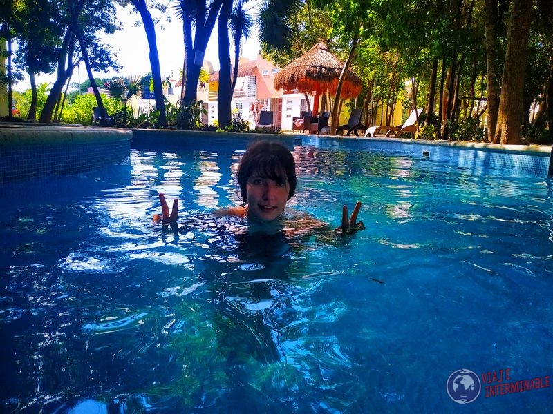 Joy en piscina Puerto Morelos Mexico