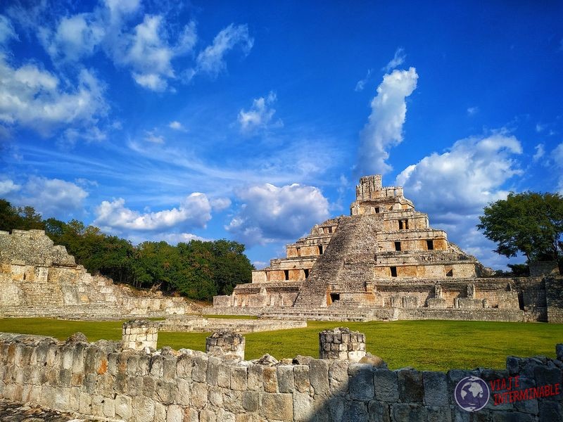 Pirámide en ruinas de Edzná Campeche