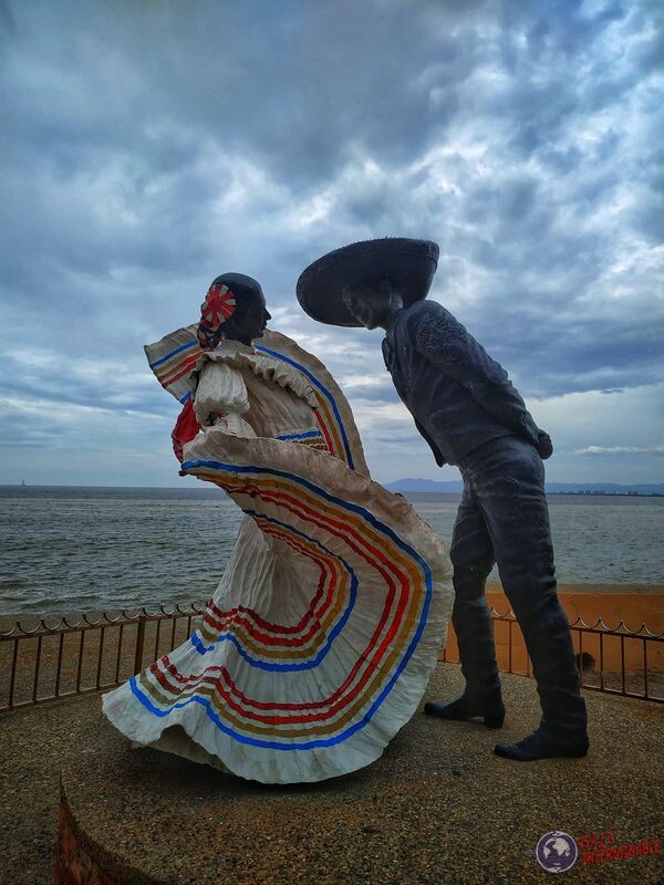Puerto Vallarta estatua bailarines tipicos