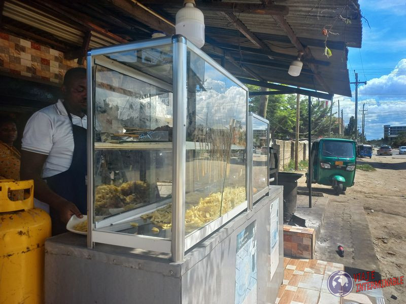 Papas fritas chips en Mbezi Dar es Salaam Tanzania Africa